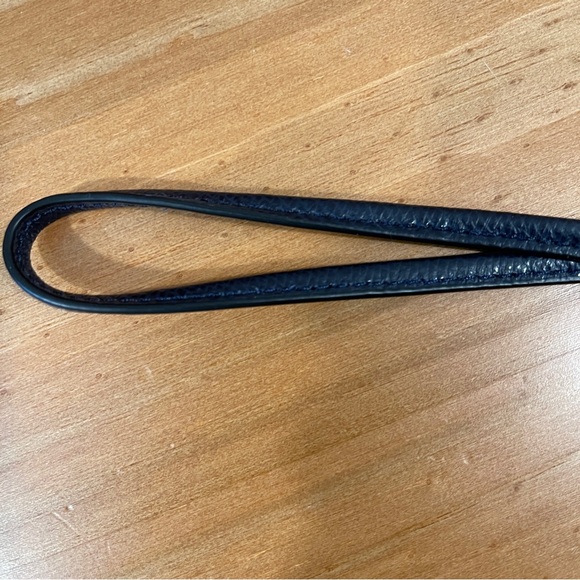 COACH CORNER ZIP LEATHER WRISTLET - Picture 3 of 6